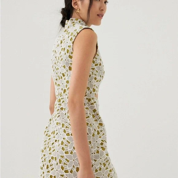 Love Bonito NWT Lace Cutout Mini Dress Size M - Picture 2 of 12